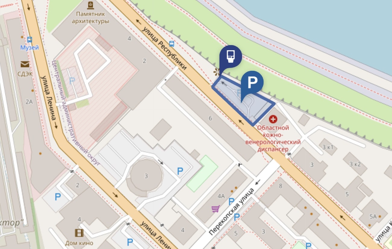 Организованная парковка у набережной есть только в одном месте — на пересечении улиц Республики и Перекопской