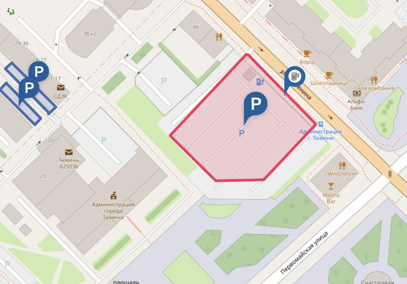 Парковка на Первомайской в самом центре — у администрации города